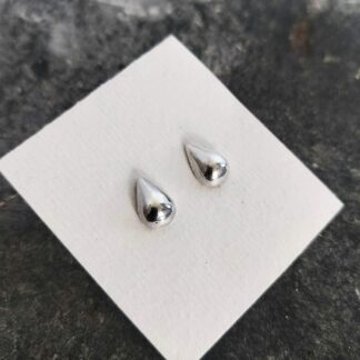 droppformade örhängen i silver